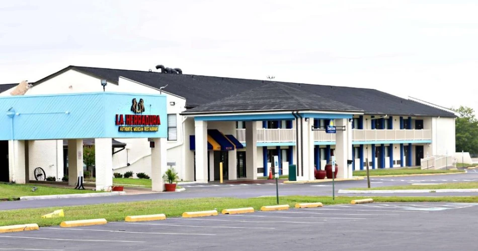 Family-Friendly Hotels with Pools Near Kings Dominion